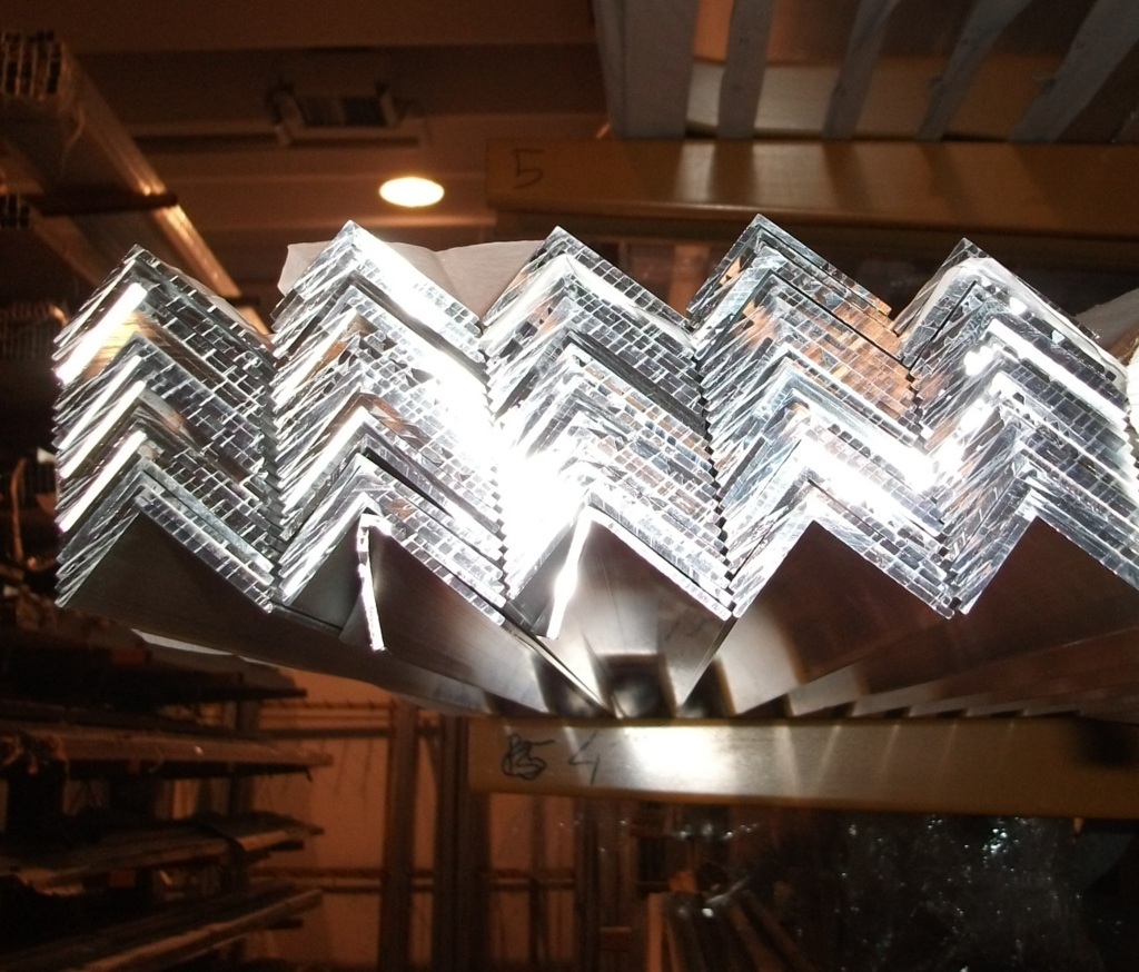 Immagine di profili angolari in alluminio di Metal Center